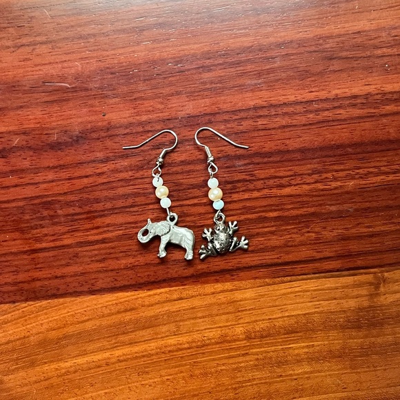 MITCH MATCHING ANIMAL EARRINGS - Picture 3 of 3